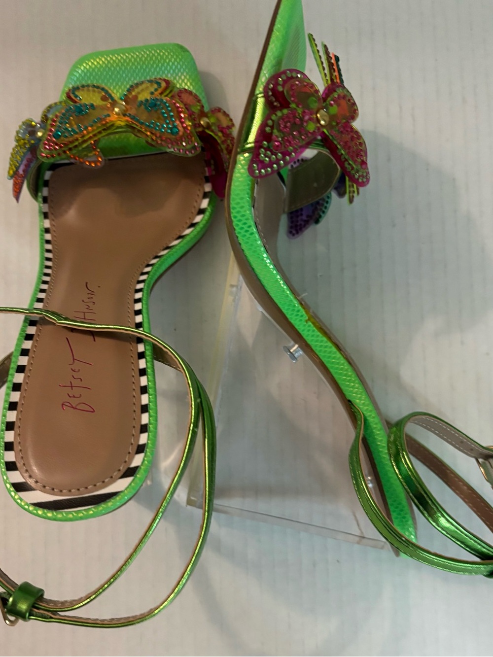 Betsey Johnson Butterfly Multi Colored Green Wedge Sandals 7.5 - Picture 9 of 10
